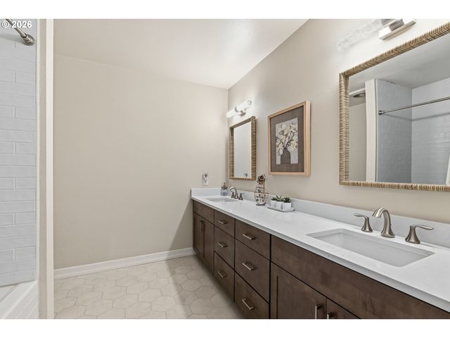 625 VICTORIA Pl, West Linn, OR 97068