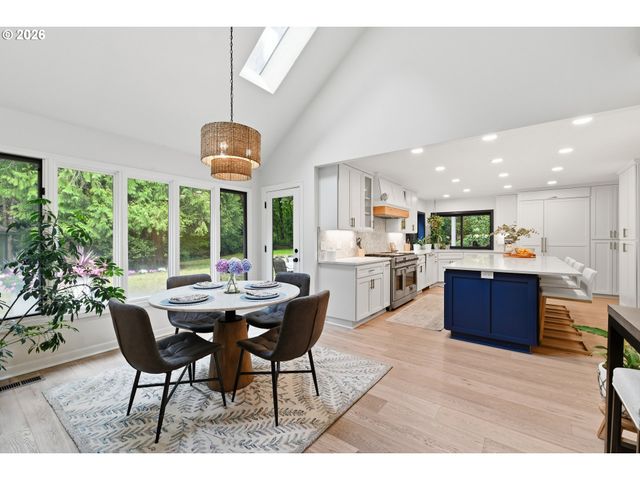 625 VICTORIA Pl, West Linn, OR 97068