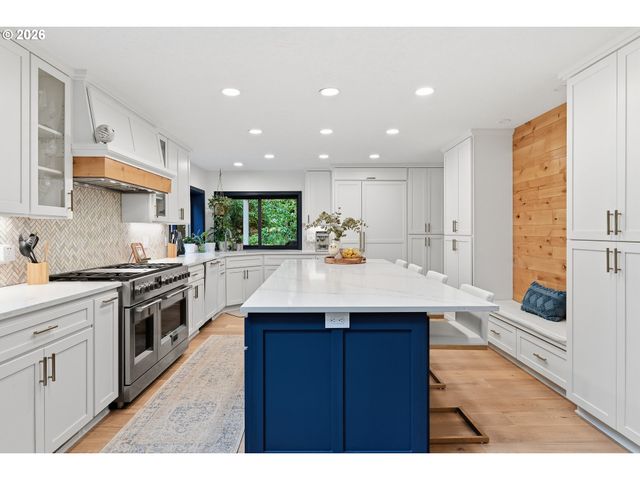 625 VICTORIA Pl, West Linn, OR 97068