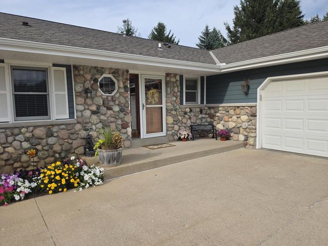 334 Belvedere W, Colgate, WI 53017