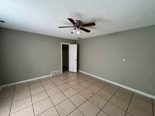 3004 HUNTINGTON TRAIL DR, Memphis, TN 38115