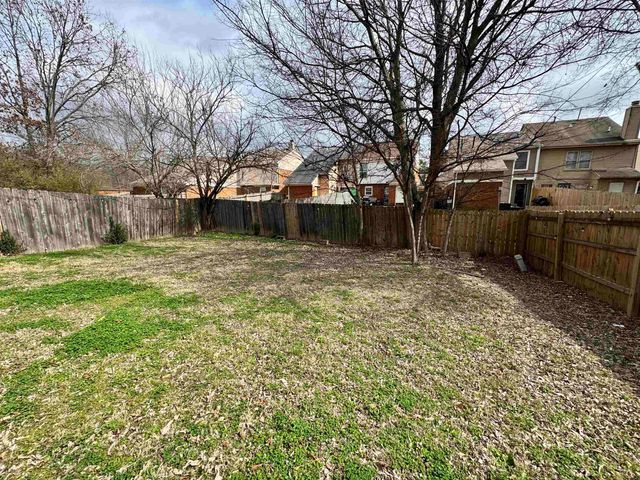 3004 HUNTINGTON TRAIL DR, Memphis, TN 38115