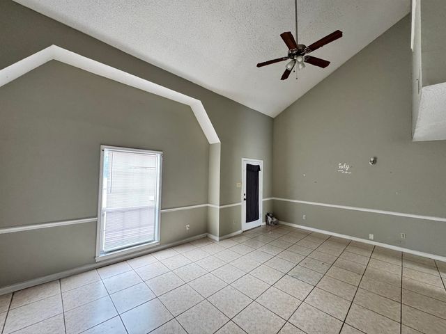 3004 HUNTINGTON TRAIL DR, Memphis, TN 38115