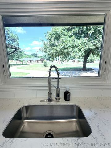 1312 Hillcrest Drive, Henryetta, OK 74437