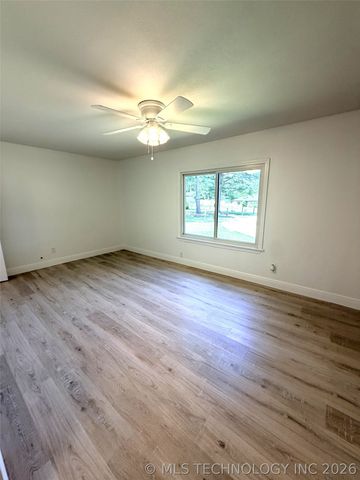1312 Hillcrest Drive, Henryetta, OK 74437