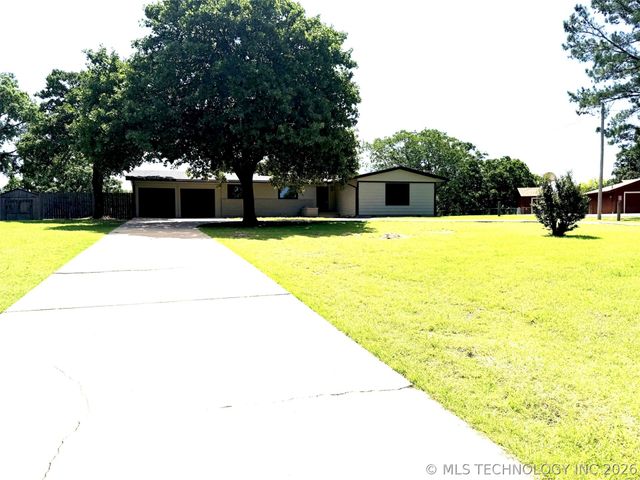 1312 Hillcrest Drive, Henryetta, OK 74437