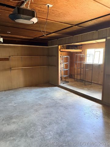 1312 Hillcrest Drive, Henryetta, OK 74437