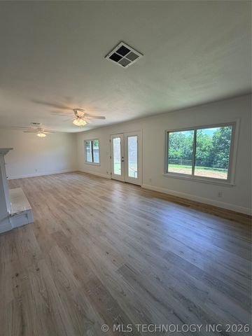 1312 Hillcrest Drive, Henryetta, OK 74437