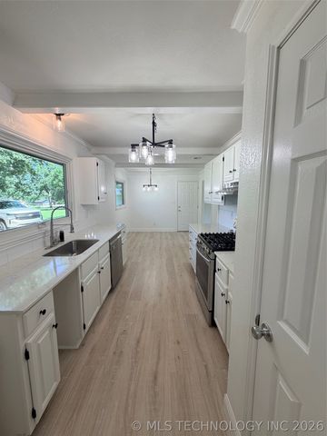 1312 Hillcrest Drive, Henryetta, OK 74437