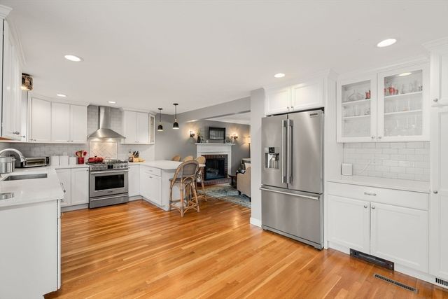 35 Marlyn Road, Medfield, MA 02052