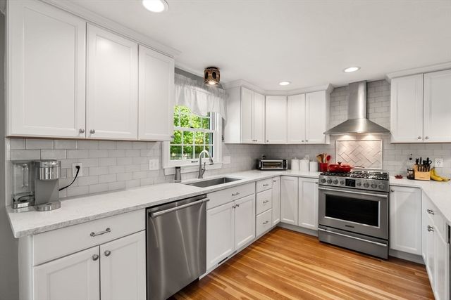 35 Marlyn Road, Medfield, MA 02052