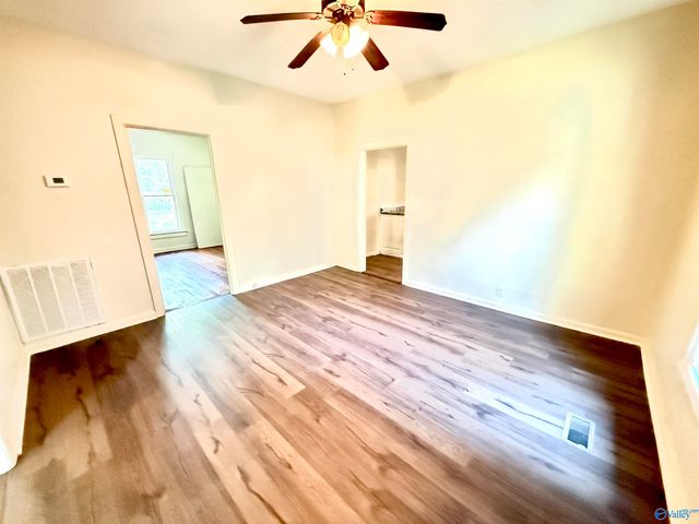 210 4th Avenue NW, Decatur, AL 35601
