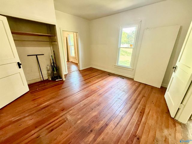 210 4th Avenue NW, Decatur, AL 35601