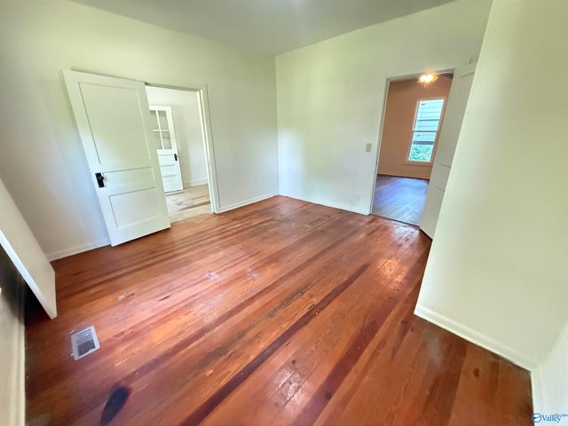 210 4th Avenue NW, Decatur, AL 35601