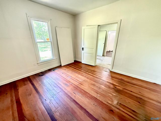 210 4th Avenue NW, Decatur, AL 35601