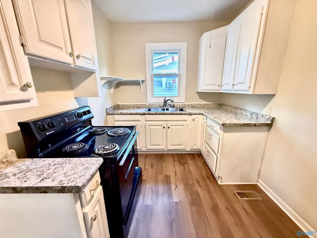 210 4th Avenue NW, Decatur, AL 35601