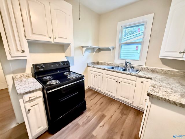 210 4th Avenue NW, Decatur, AL 35601