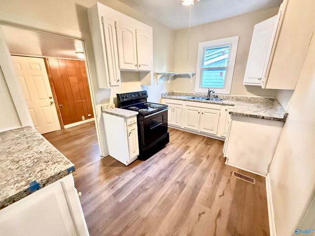 210 4th Avenue NW, Decatur, AL 35601