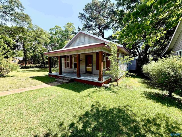 210 4th Avenue NW, Decatur, AL 35601
