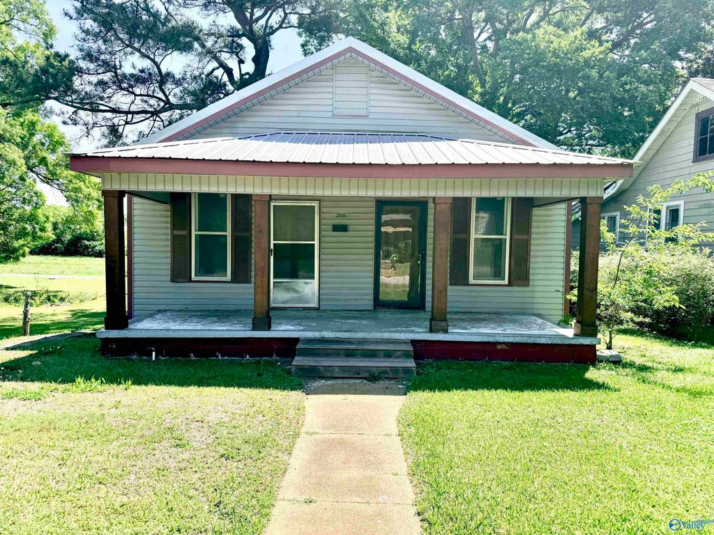210 4th Avenue NW, Decatur, AL 35601