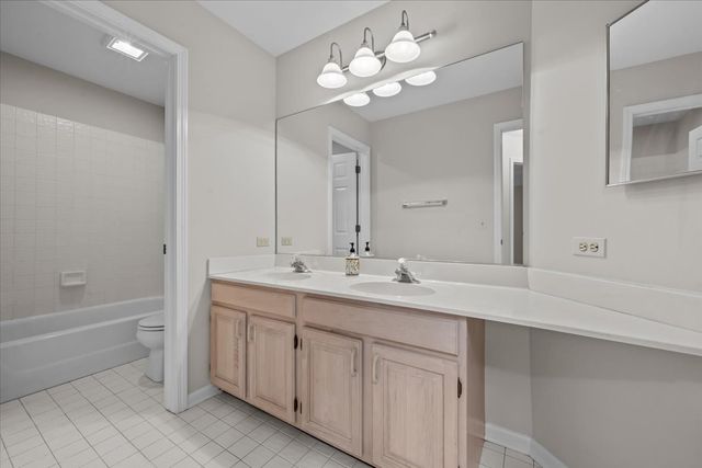 352 Satinwood Court N, Buffalo Grove, IL 60089