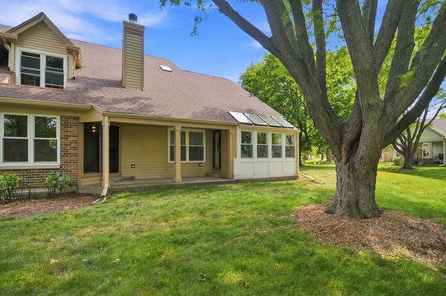 352 Satinwood Court N, Buffalo Grove, IL 60089