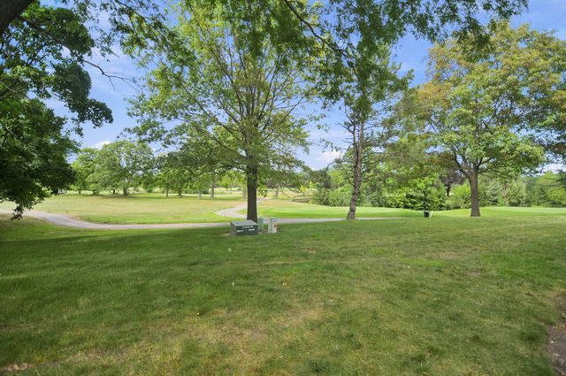 352 Satinwood Court N, Buffalo Grove, IL 60089