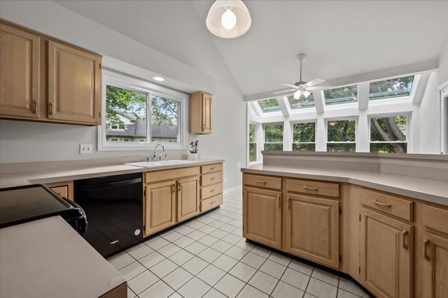 352 Satinwood Court N, Buffalo Grove, IL 60089