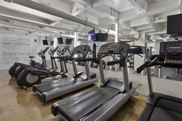 1325 W Wilson Avenue 206, Chicago, IL 60640