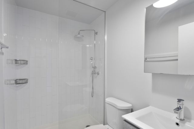 1325 W Wilson Avenue 206, Chicago, IL 60640