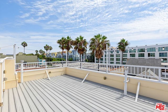25 Arcadia Terrace PH, Santa Monica, CA 90401