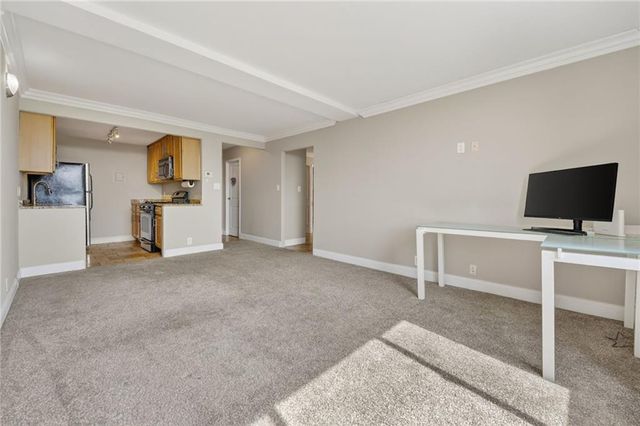 700 E 8th Street 16M, Kansas City, MO 64106