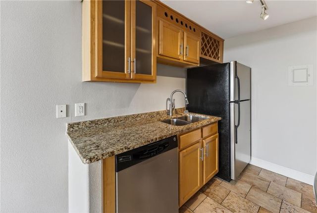 700 E 8th Street 16M, Kansas City, MO 64106