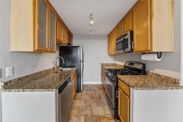 700 E 8th Street 16M, Kansas City, MO 64106