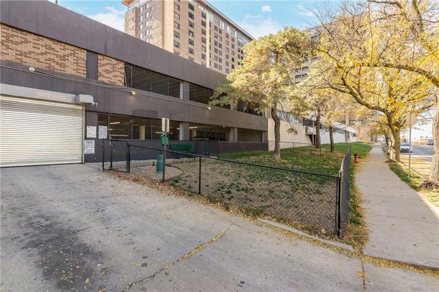 700 E 8th Street 16M, Kansas City, MO 64106