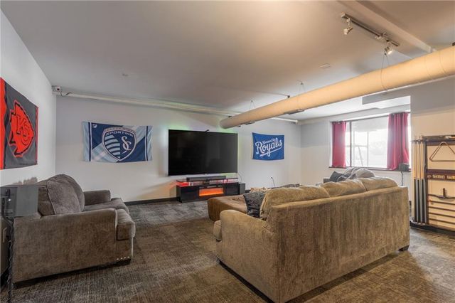 700 E 8th Street 16M, Kansas City, MO 64106