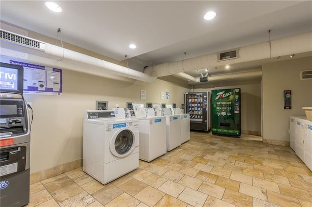 700 E 8th Street 16M, Kansas City, MO 64106
