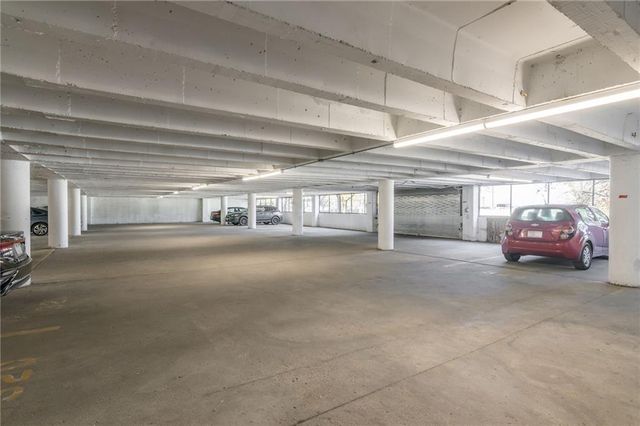 700 E 8th Street 16M, Kansas City, MO 64106
