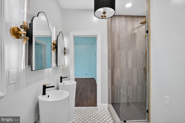 5553 LITTLE FALLS RD, Arlington, VA 22207