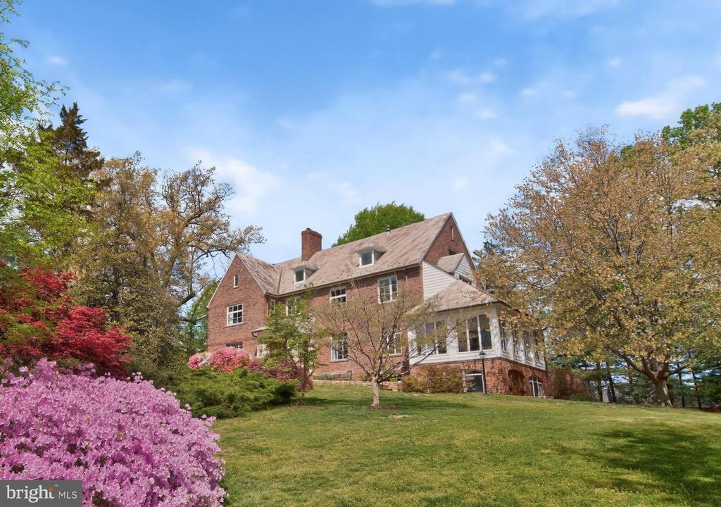 5553 LITTLE FALLS RD, Arlington, VA 22207