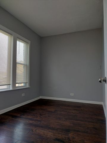 2525 E 72nd Place 2, Chicago, IL 60649