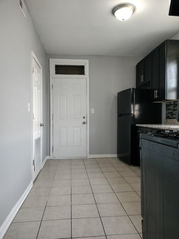 2525 E 72nd Place 2, Chicago, IL 60649
