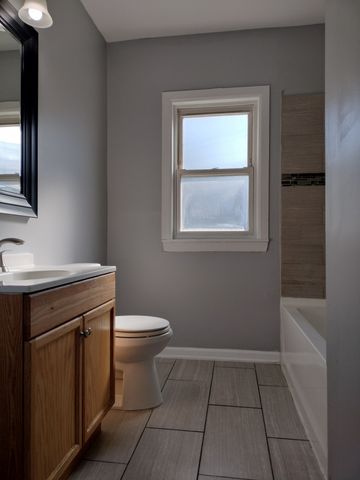 2525 E 72nd Place 2, Chicago, IL 60649