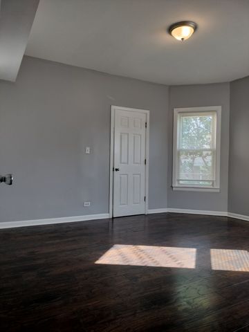 2525 E 72nd Place 2, Chicago, IL 60649