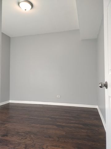 2525 E 72nd Place 2, Chicago, IL 60649