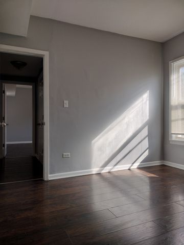 2525 E 72nd Place 2, Chicago, IL 60649