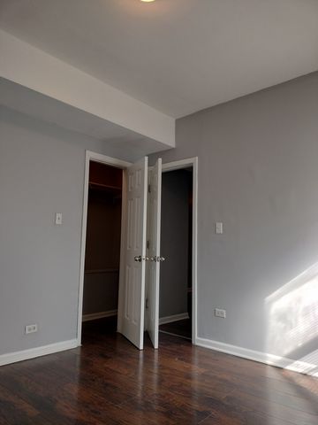 2525 E 72nd Place 2, Chicago, IL 60649