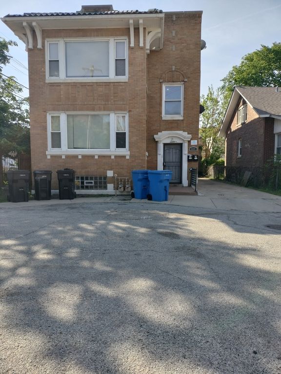 2525 E 72nd Place 2, Chicago, IL 60649