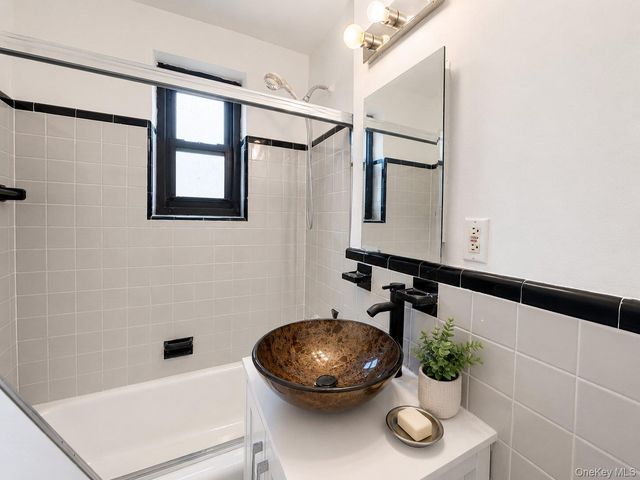75-08 Bell Boulevard 3L, Bayside, NY 11364