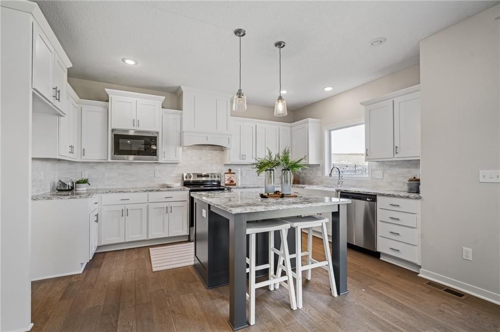 19444 W 114th Terrace, Olathe, KS 66061